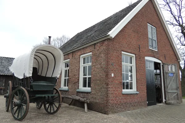 Wagenmakerij met kleedwagen